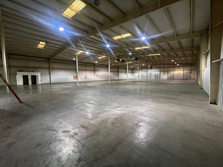 More Photos Of 1815 Baker Rd, High Point Warehouse For Lease
