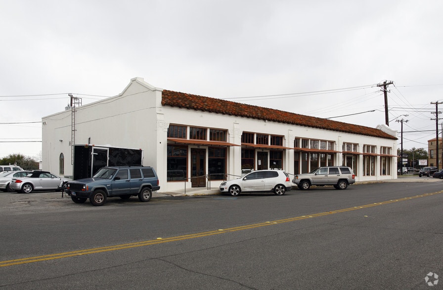 More Photos Of 4300 McCullough Ave, San Antonio Storefront For Lease