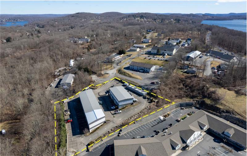 More Photos Of 9 Dunham Dr, New Fairfield Warehouse For Lease
