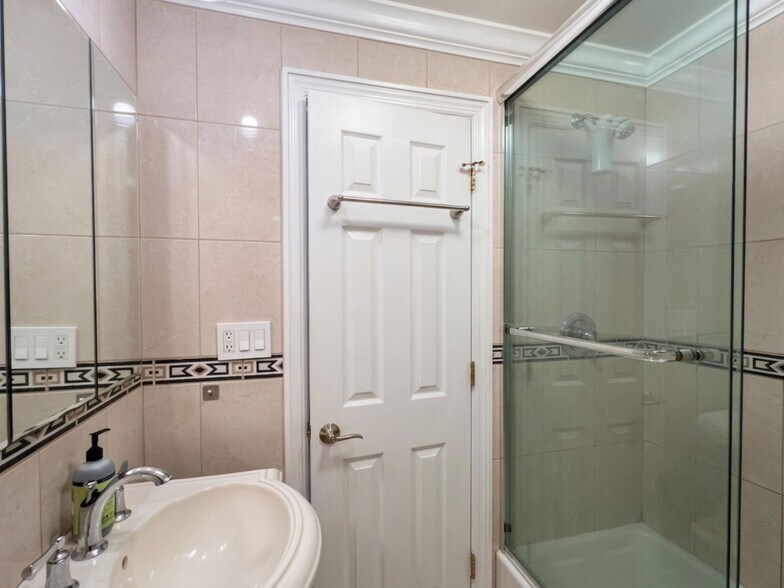 More Photos Of 2554 37th St, Astoria Apartments For Sale