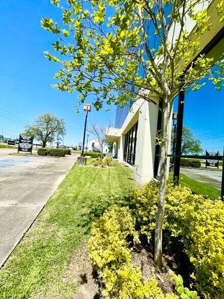 More Photos Of 1340 W Tunnel Blvd, Houma Office For Lease