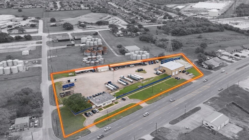 More Photos Of 1500 W Highway 6, Alvin Truck Terminal For Sale