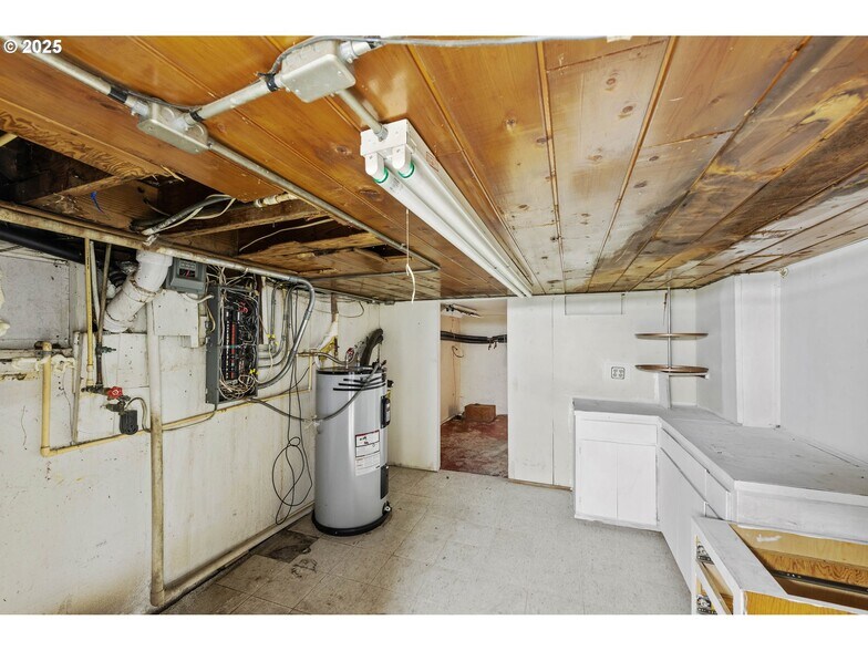 More Photos Of 2235 Broadway Ave, North Bend General Retail For Sale