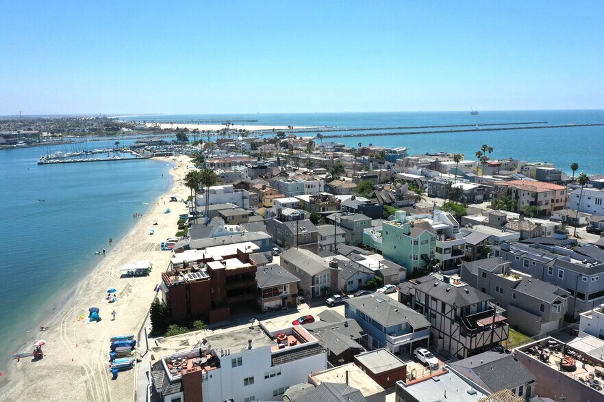 More Photos Of 72 62nd Pl, Long Beach Restaurant For Sale