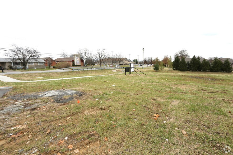 More Photos Of 6300 Greenwood Rd, Louisville General Retail For Lease
