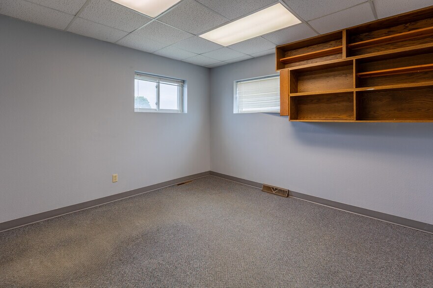 More Photos Of 4303 Memorial Hwy, Mandan Movie Radio TVStudio For Lease