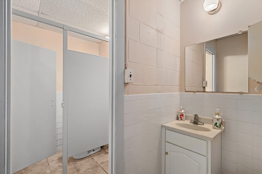 More Photos Of 1424 S 55th St, Kansas City Religious Facility For Sale