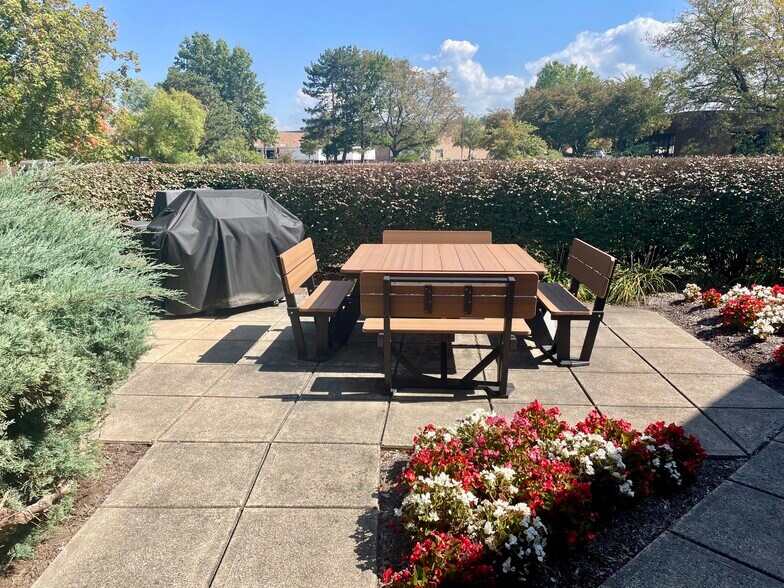 More Photos Of 7660-7670 Tyler Blvd, Mentor Office For Lease