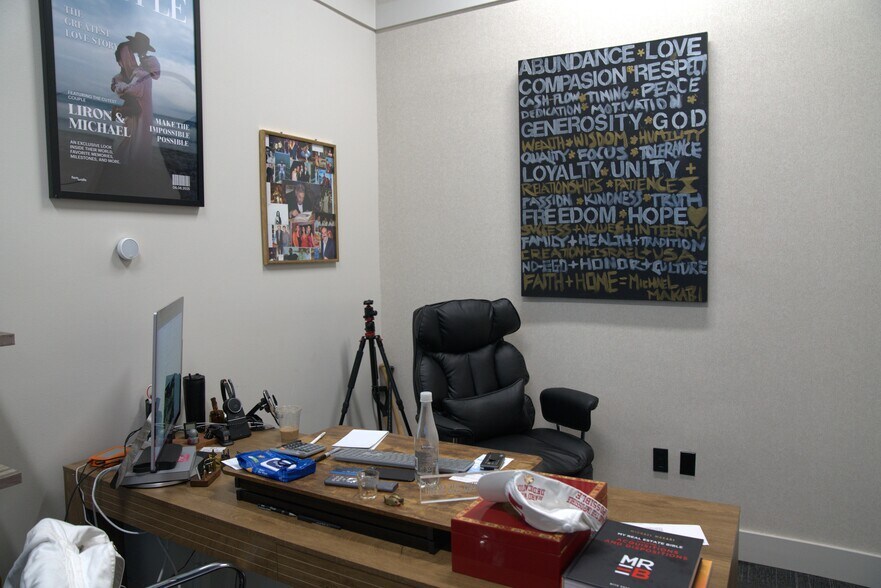 More Photos Of 16101-16173 Biscayne Blvd, North Miami Beach Coworking Space