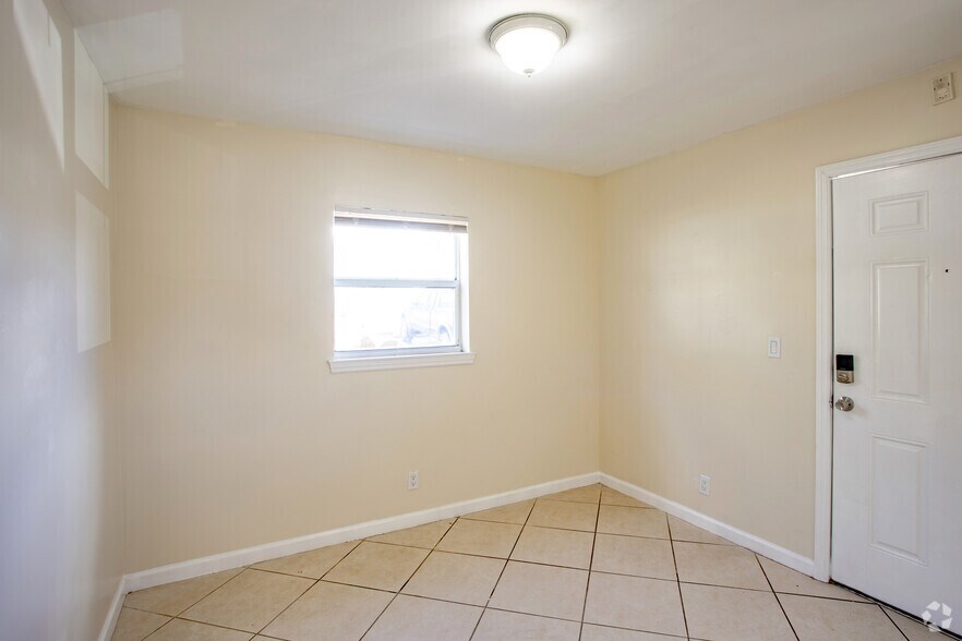 More Photos Of 900-902 SE 1st St, Pompano Beach Apartments For Sale