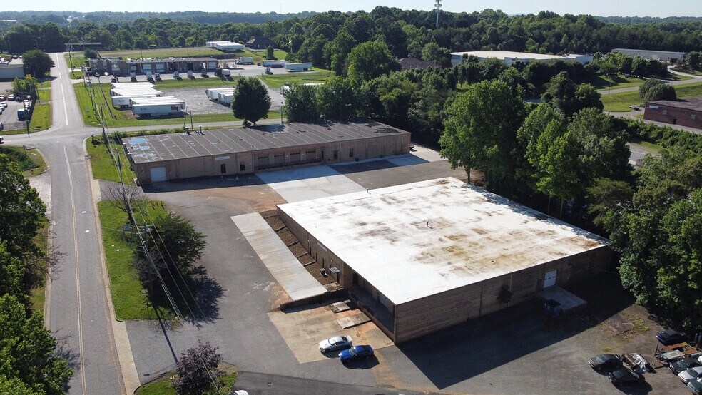 More Photos Of 3350 20th Ave SE, Newton Industrial For Sale