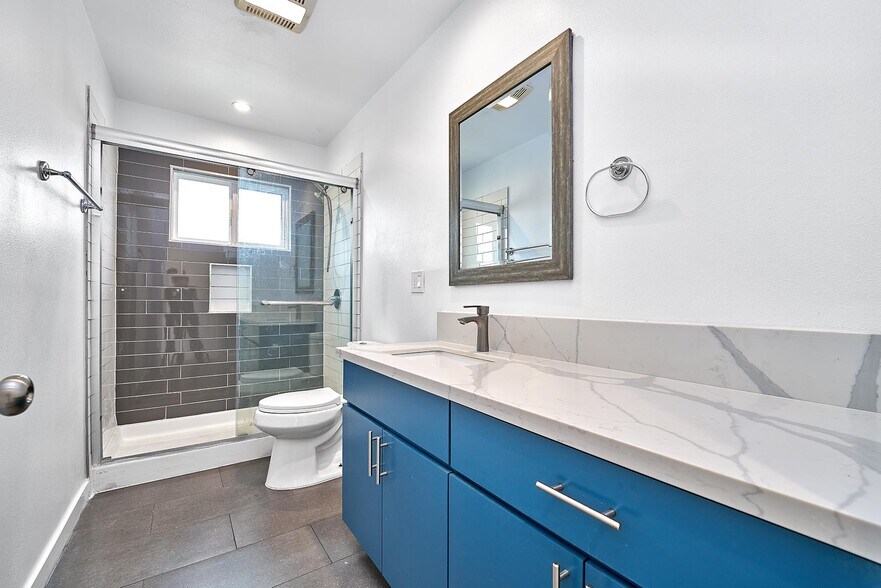 More Photos Of 550 W 47th St, Los Angeles Apartments For Sale