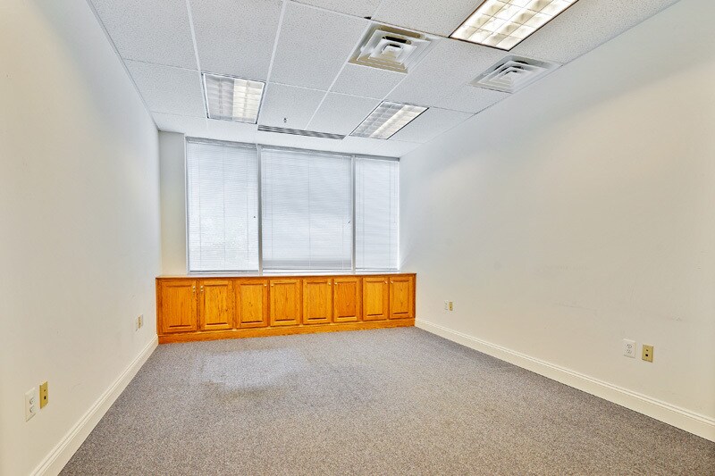 More Photos Of 4437 Brookfield Corporate Dr, Chantilly Office For Sale