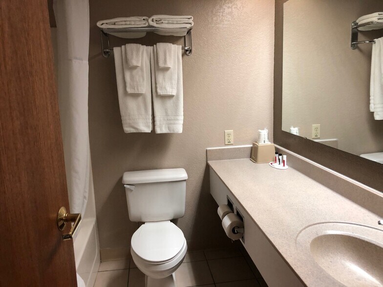 More Photos Of 210 N 2nd Ave, Sheldon Hotel For Sale