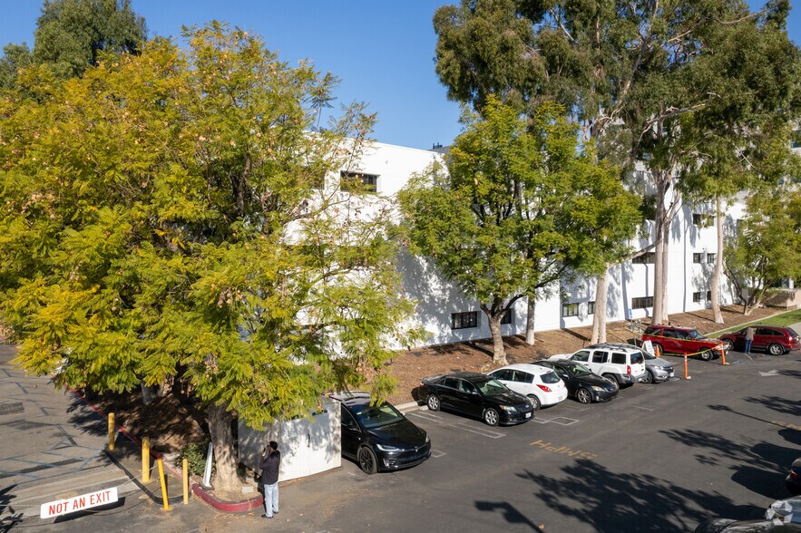 More Photos Of 15211 Vanowen St, Van Nuys Medical For Lease