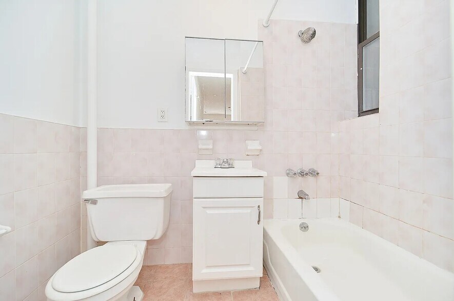 More Photos Of 239 W 20th St, New York Apartments For Sale