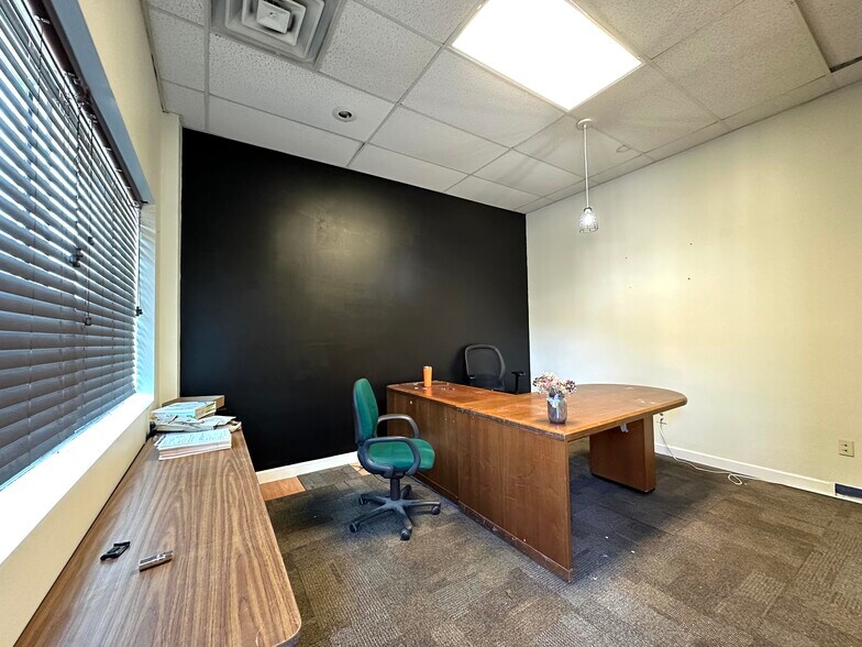 More Photos Of 769-771 N Madison St, Crown Point Service For Lease