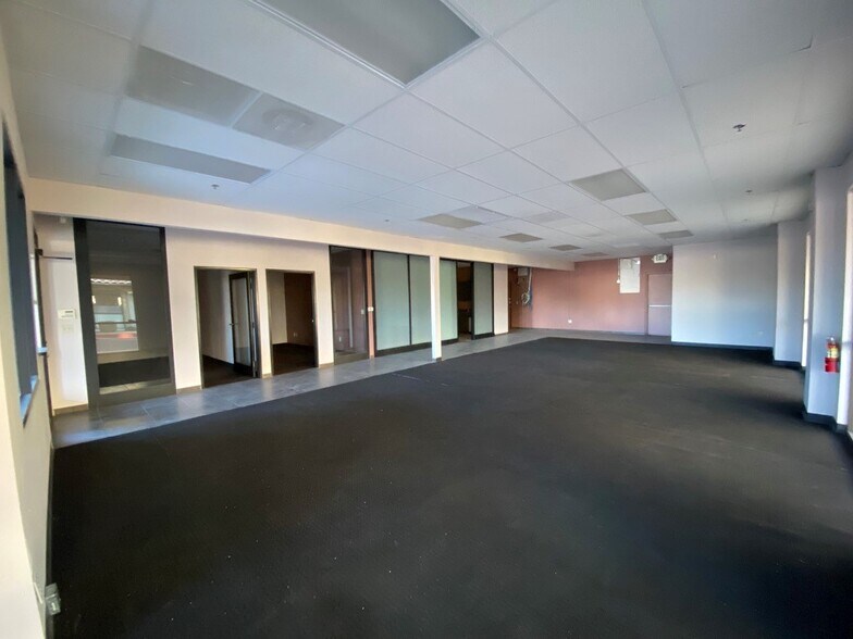 More Photos Of 2901-2957 W Bell Rd, Phoenix Unknown For Lease