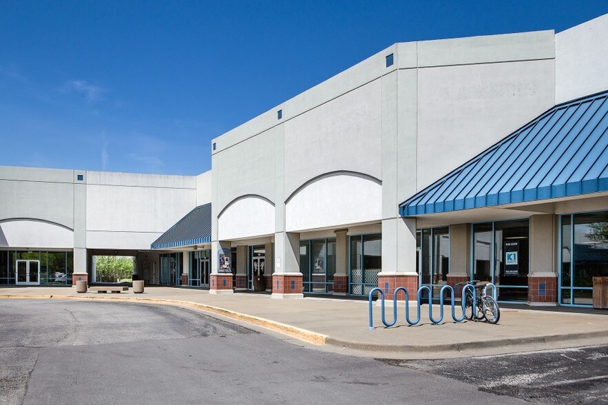 More Photos Of 1025 N 3rd St, Lawrence General Retail For Lease