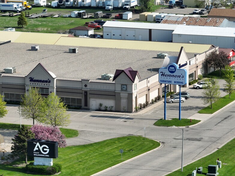 More Photos Of 3901 Abbott Dr, Willmar Freestanding For Sale