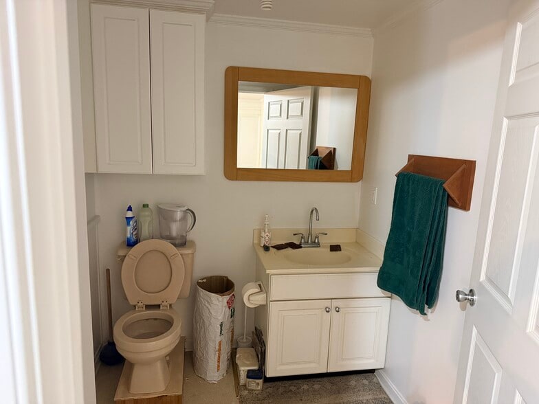 More Photos Of 45146 Andover Estates Rd, Valley Lee Warehouse For Lease