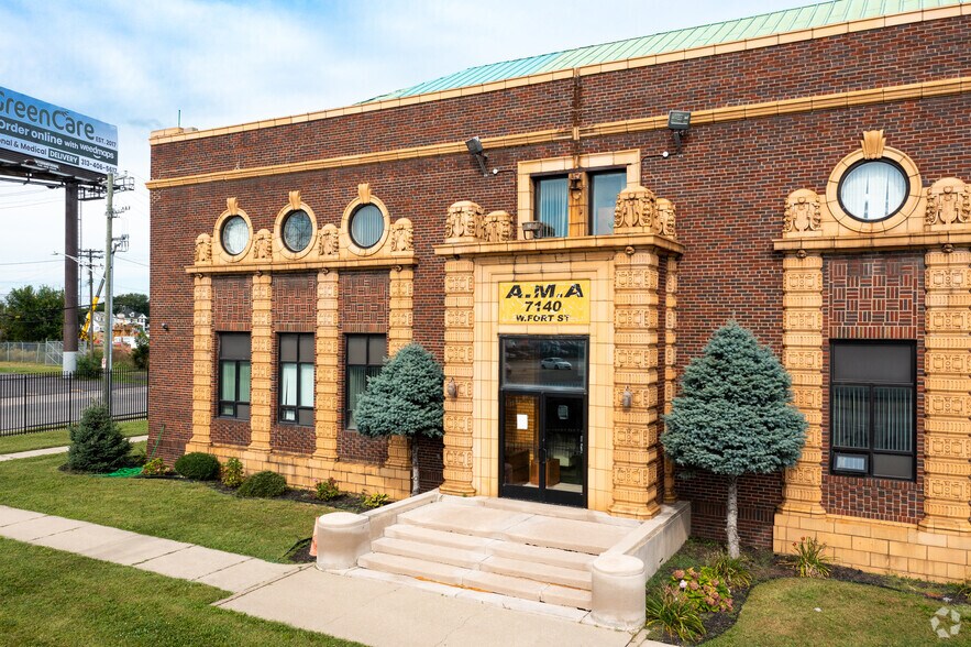 More Photos Of 7140 W Fort St, Detroit Office For Lease