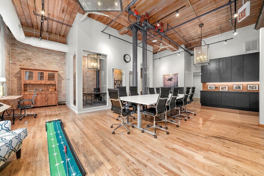 More Photos Of 1327 W Washington Blvd, Chicago Loft Creative Space For Lease