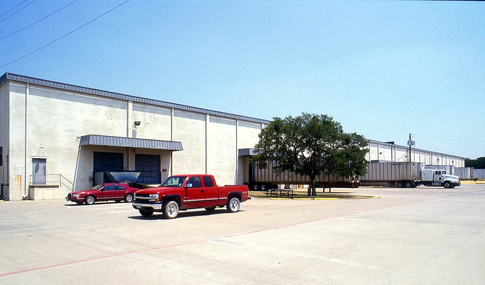 More Photos Of 2667-2677 Northaven Rd, Dallas Warehouse For Lease