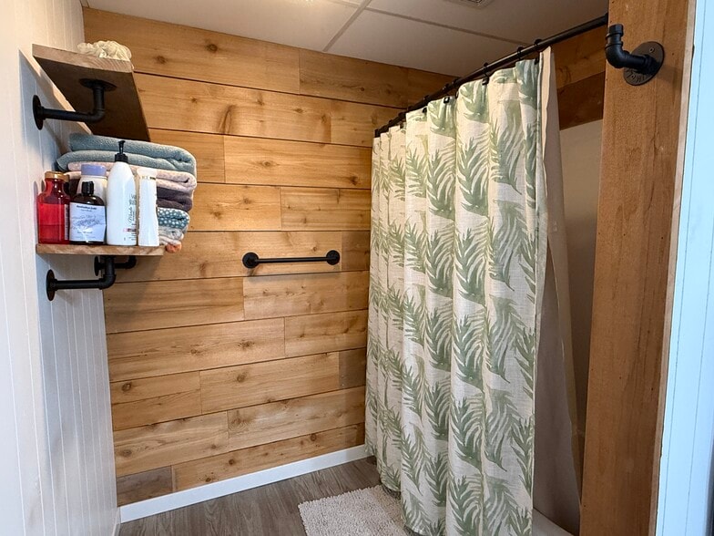 More Photos Of 320 N Main St, Scandinavia Storefront Retail Residential For Sale