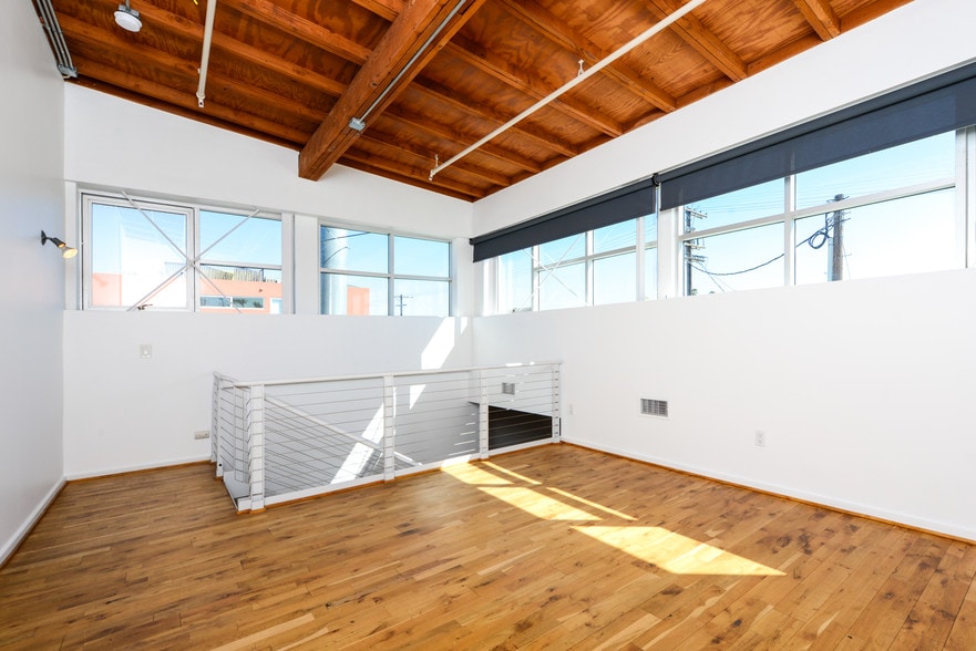More Photos Of 2100 Abbot Kinney Blvd, Venice Office For Lease