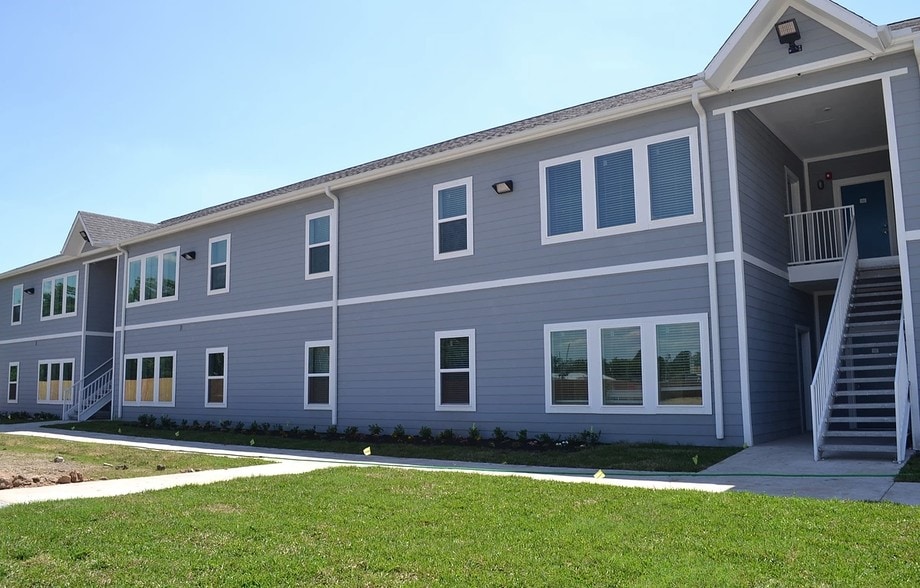 More Photos Of 2604 Avenue K, Bay City Apartments For Sale