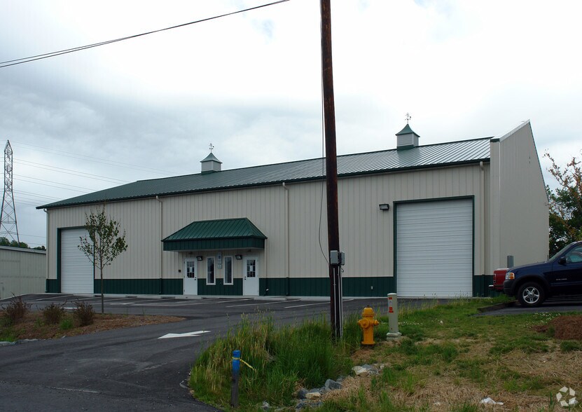 More Photos Of 125 Salem Creek Dr, Winston-Salem Warehouse For Lease