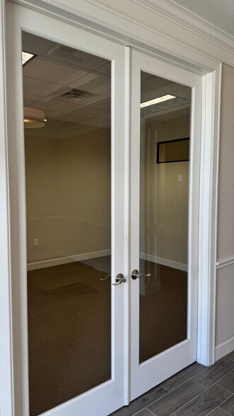 More Photos Of 12440 Emily Ct, Sugar Land Office Residential For Lease
