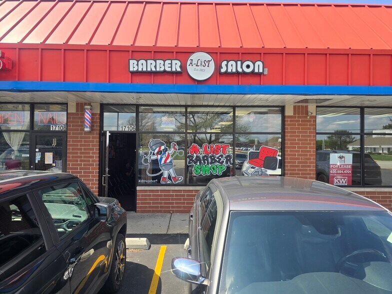 More Photos Of 17100-17114 S Park Ave, South Holland Storefront Retail Office For Lease