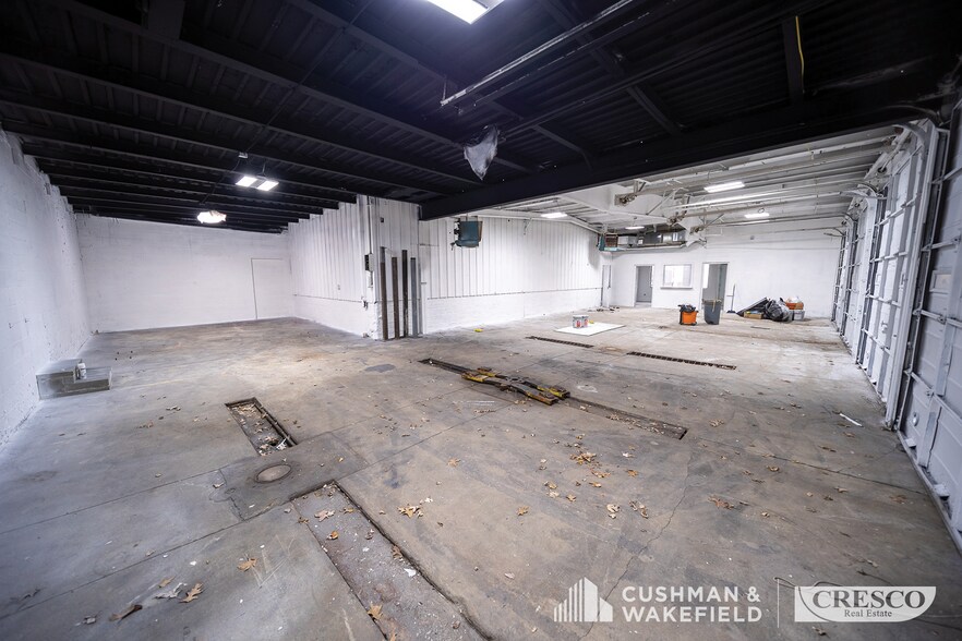 More Photos Of 2636 Brecksville Rd, Richfield Service For Lease