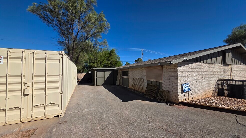 More Photos Of 3909 Vegas Dr, Las Vegas Office For Sale