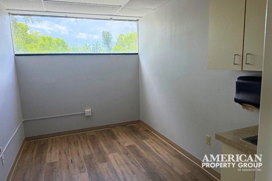 More Photos Of 201 4th Ave, Bradenton Medical For Sale