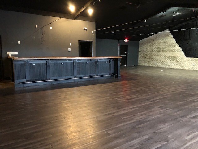 More Photos Of 1700 S Caraway Rd, Jonesboro Restaurant For Lease