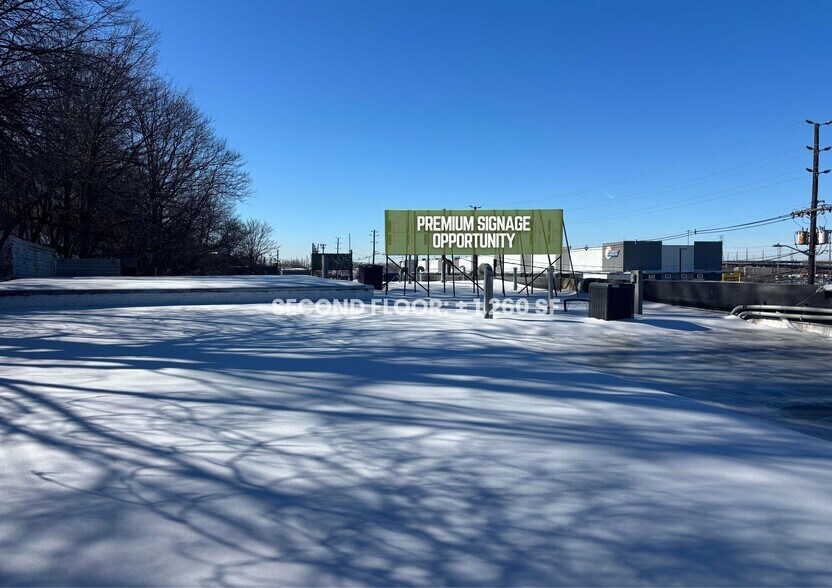 More Photos Of 660 Tonnele Ave, Jersey City Showroom For Lease