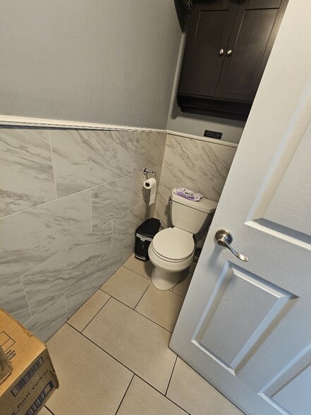 More Photos Of 158 Jericho Tpke, Mineola Storefront Retail Residential For Lease