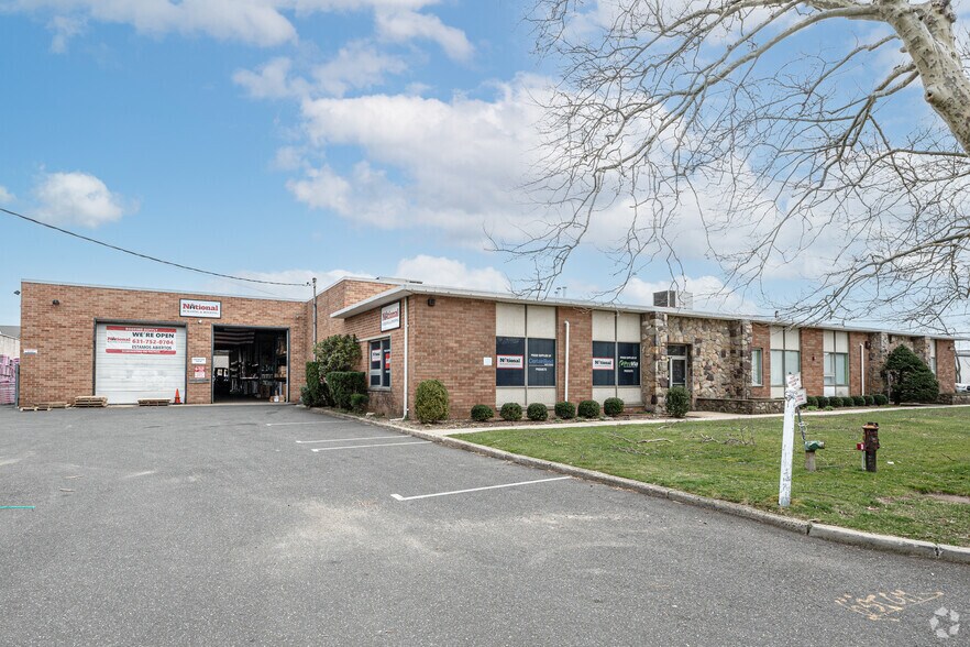 More Photos Of 2095-2099 New Hwy, Farmingdale Warehouse For Sale