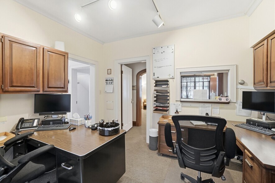 More Photos Of 820 Delta Ave, Cincinnati Office For Sale