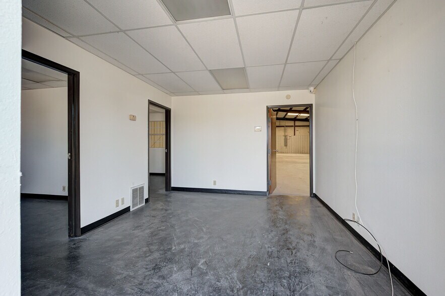 More Photos Of 412 Glade Ave, Oklahoma City Manufacturing For Lease