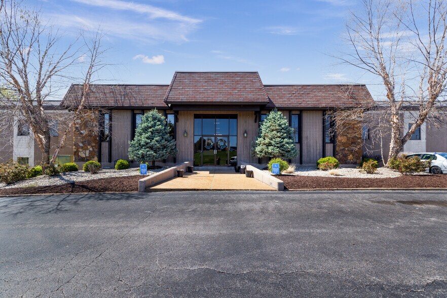 More Photos Of 11520 St. Charles Rock Rd, Bridgeton Medical For Lease