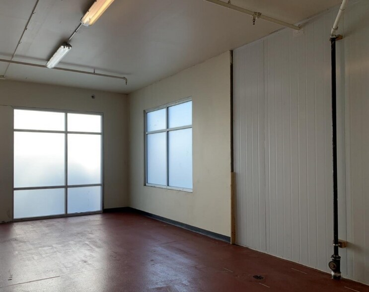 More Photos Of 23000 Fraserwood Way, Richmond Showroom For Sale