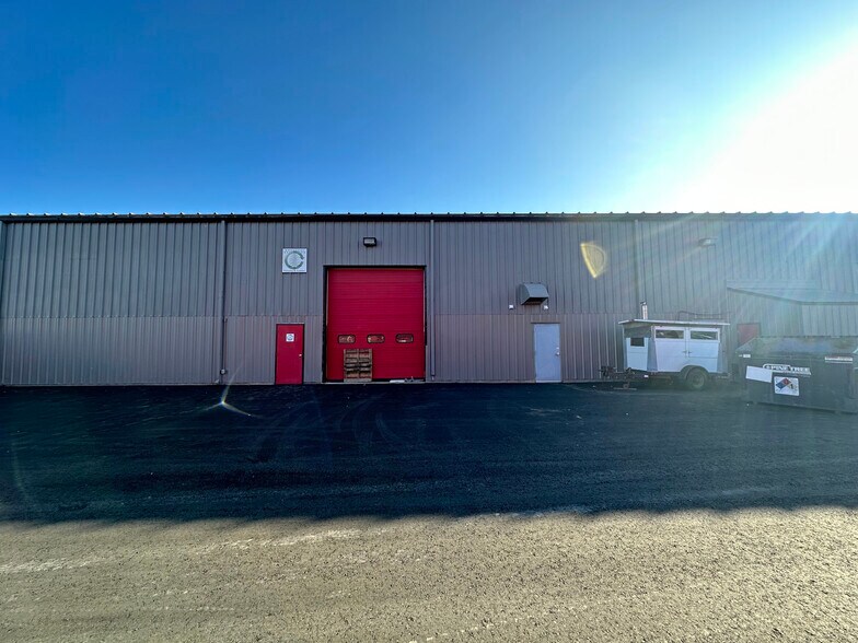 More Photos Of 1 Runway Rd, South Portland Manufacturing For Lease