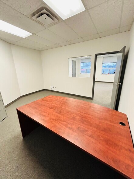 More Photos Of 591 Brant St, Burlington General Retail For Lease