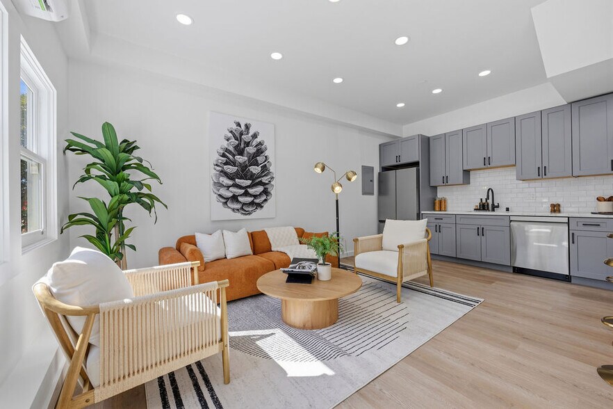 More Photos Of 2730 23rd St, San Francisco Showroom For Sale