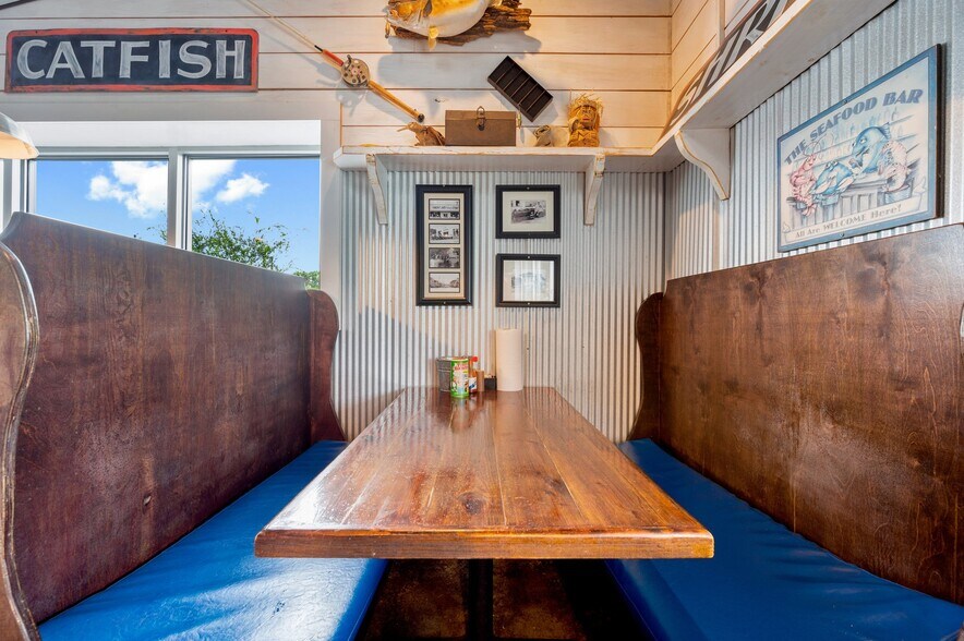 More Photos Of 1296 N Ferdon Blvd, Crestview Restaurant For Sale