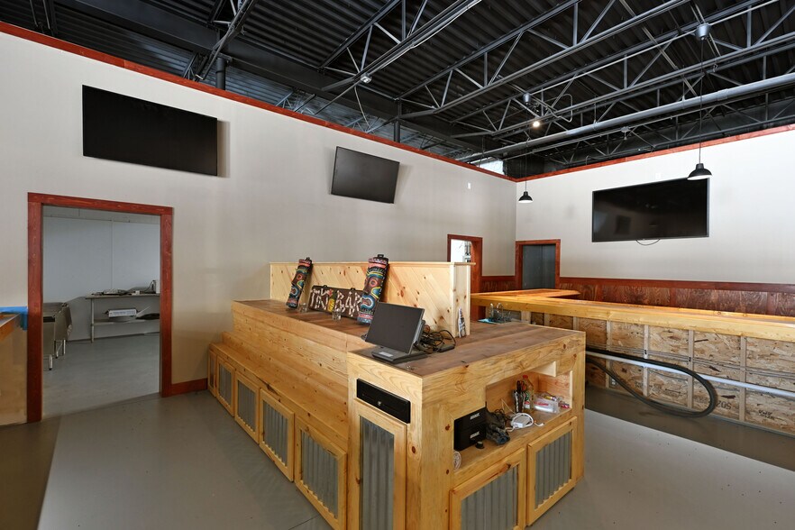 More Photos Of 11706 N Eaton Rd, Hayward Bar For Sale